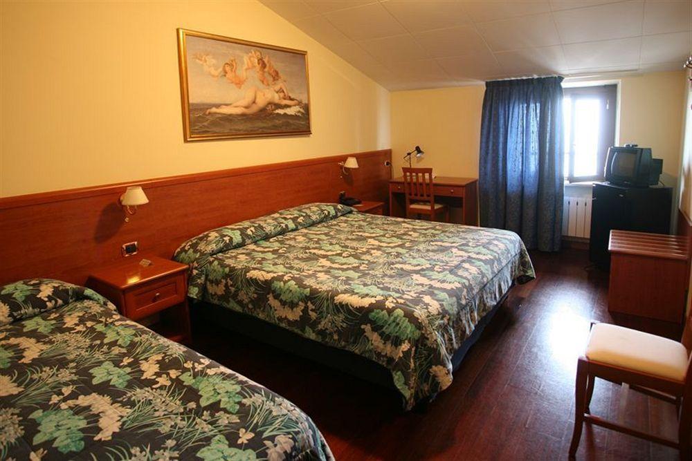 Hotel I Duchi Camerino Ngoại thất bức ảnh
