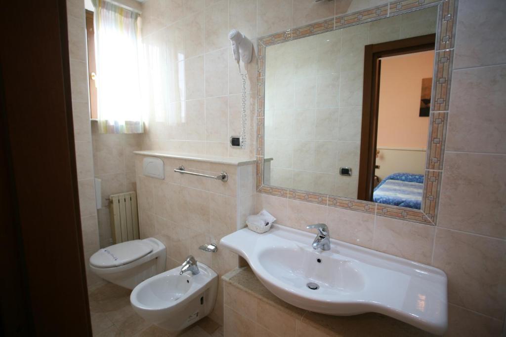 Hotel I Duchi Camerino Phòng bức ảnh
